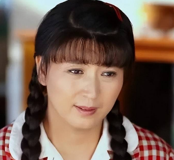 闫学晶|闫学晶一婚感情破裂,二婚嫁给富豪,两人孕育一女