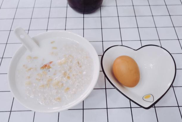 |早餐选择一碗热粥和水煮蛋,到底有什么区别?