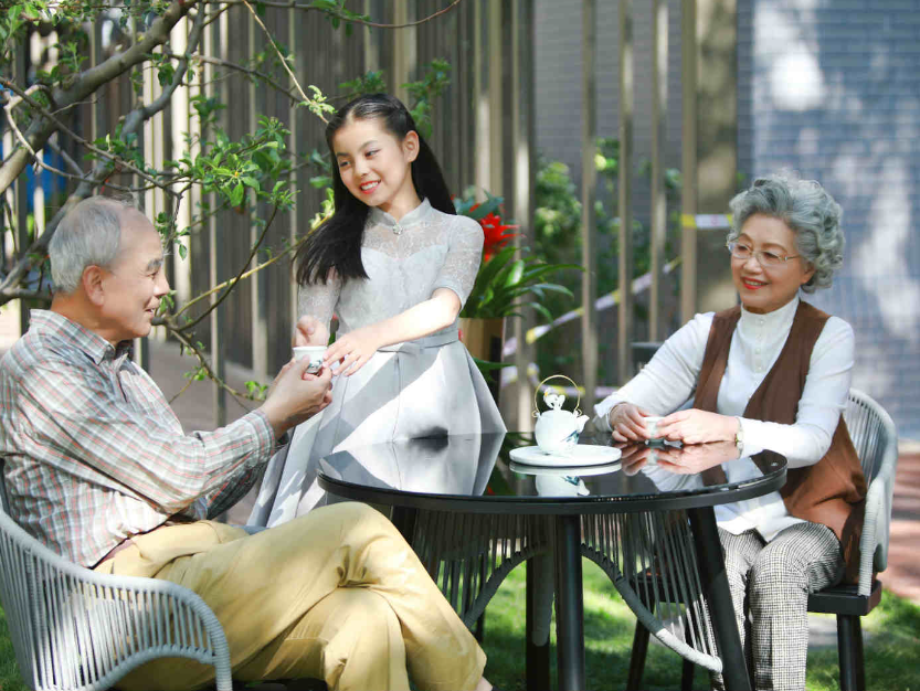 儿子结婚5年没孩子,儿媳说除非给她60万,否则不生,我的做法让她措手不及