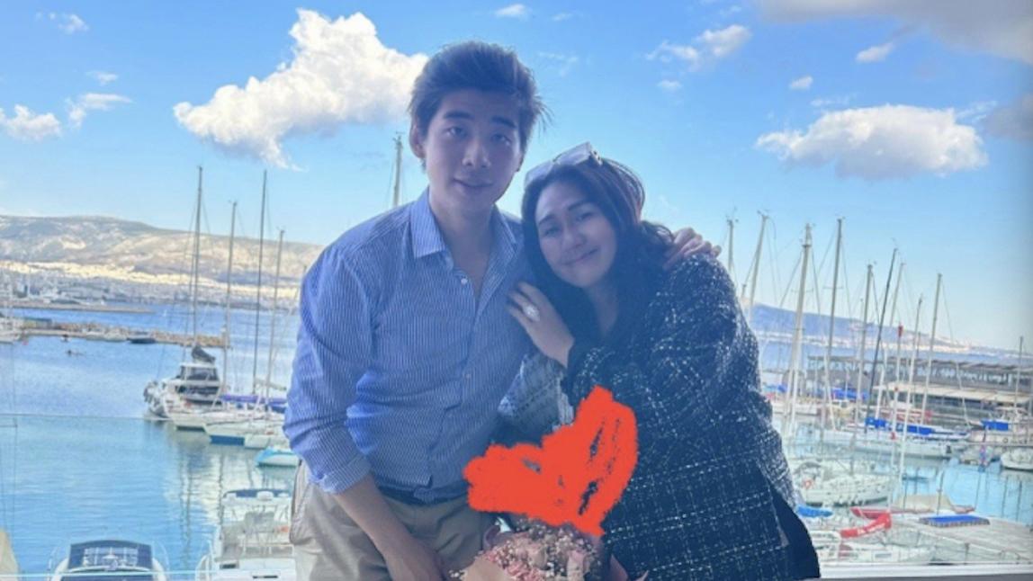 何超盈晒无修图照公开近况，自曝身材已复胖，称最好的身材已过去