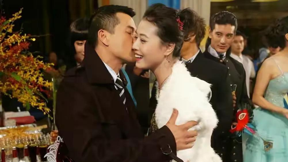 周海媚家世背景曝光！有4姐弟，贵族出身的父亲6年前去世伤透她心