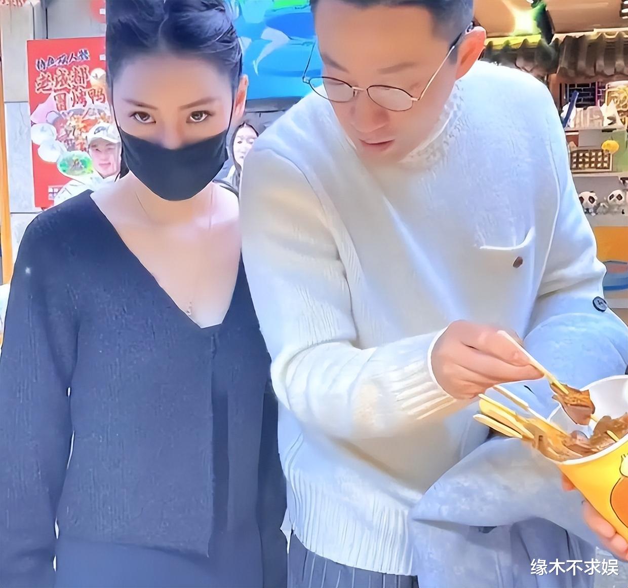 被汪小菲羞辱后,47岁大S复出拍广告,颜值不输汪小菲新女友!