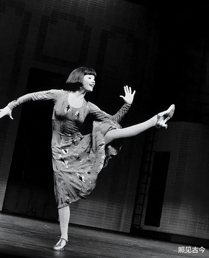 泽塔琼斯: “英伦玫瑰”被婚姻毁了,大25岁老公风流到患了口腔癌