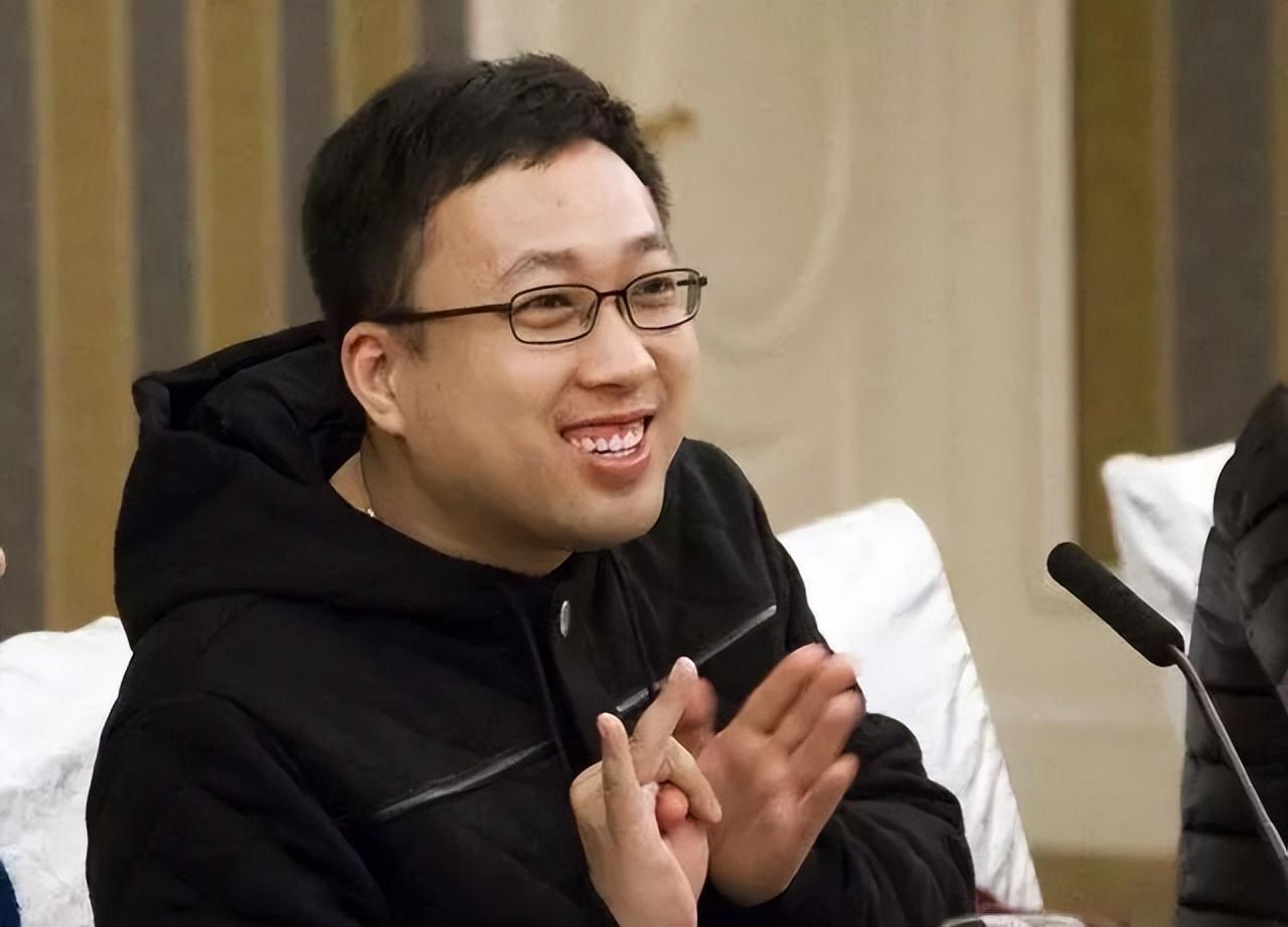 陈都灵|光速和好？29岁高颜值小花与前任旧情复燃，私下约饭感情稳定