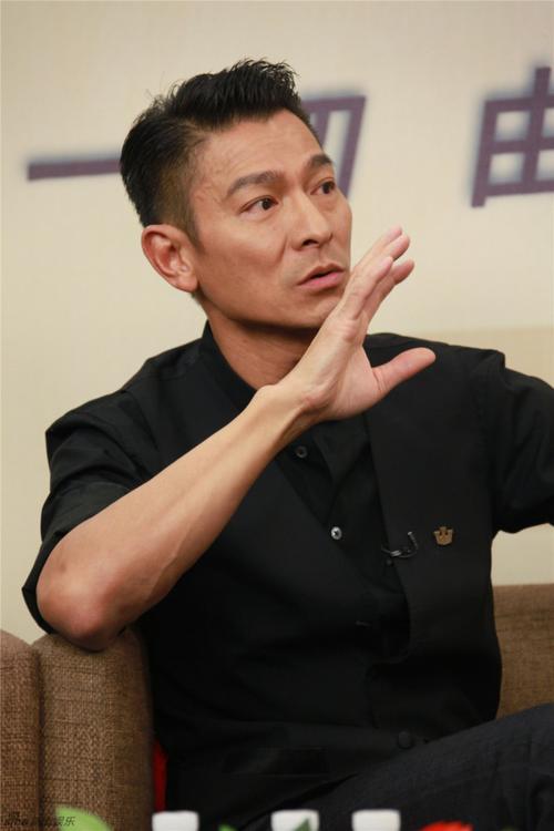 李雪健|刘德华上热搜，两个细节暴露真实修养，太谦卑