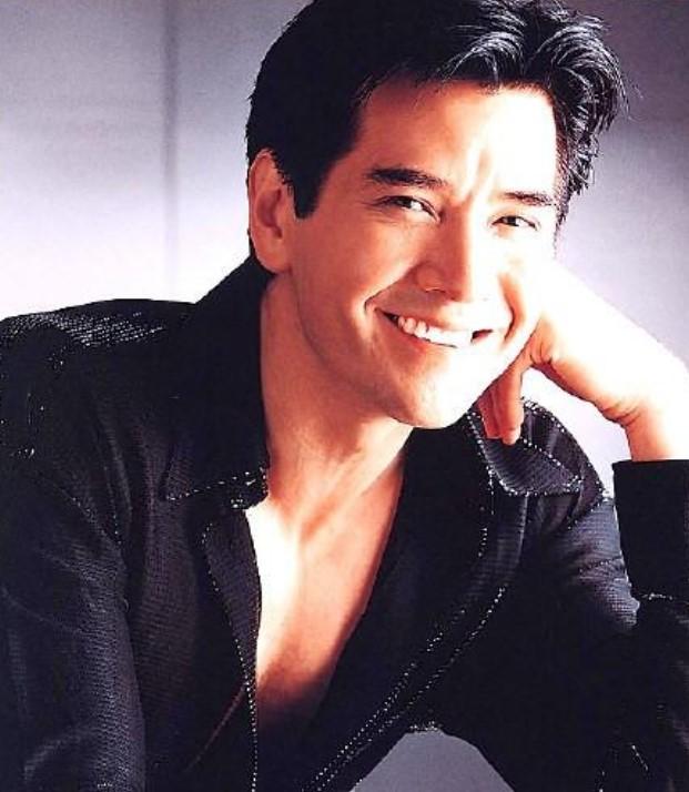 费翔|爱国被封杀14年，春晚不敢拍下半身，4位女神追的费翔为何不婚？