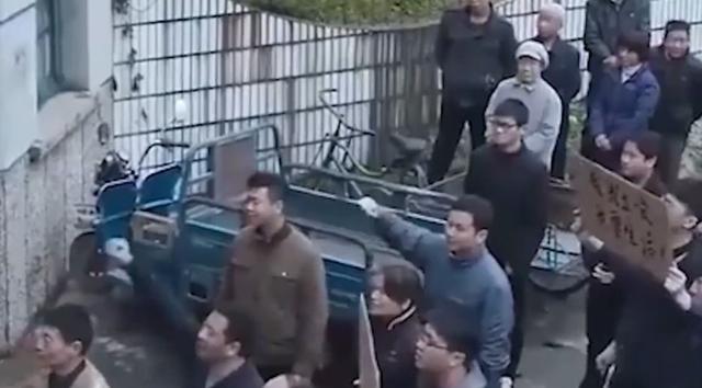 彩礼|河北38岁“巨婴”啃老,曾付不起30万彩礼捅伤岳母,今躺平等拆迁