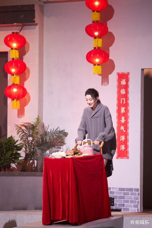 迪丽热巴|迪丽热巴穿搭清新甜美，妆容精致似初恋，脚踩高跟鞋破怀孕传闻