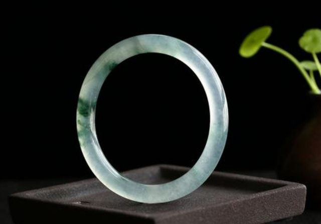 翡翠|新买的翡翠有层蜡，要用热水煮过才能戴？