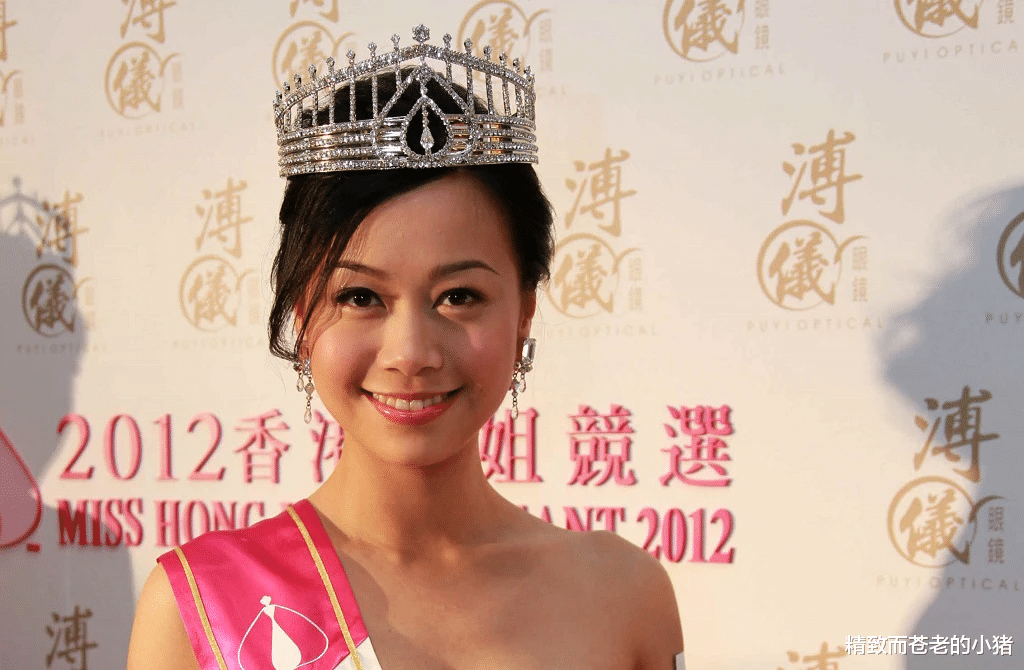 港姐亚军黄心颖复出歌友会只有 3 人到场，你说尴不尴尬