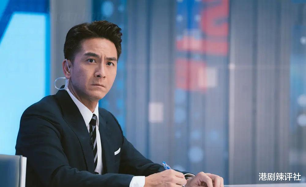 TVB视帝豪掷千金过大礼，女友甜蜜秀恩爱，颁奖礼再拿大奖胜算高