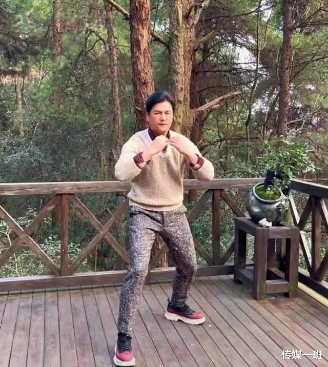 吕良伟|3位男星被质疑医美过度：吕良伟古天乐吴刚，双眼皮浮夸皱纹抢镜