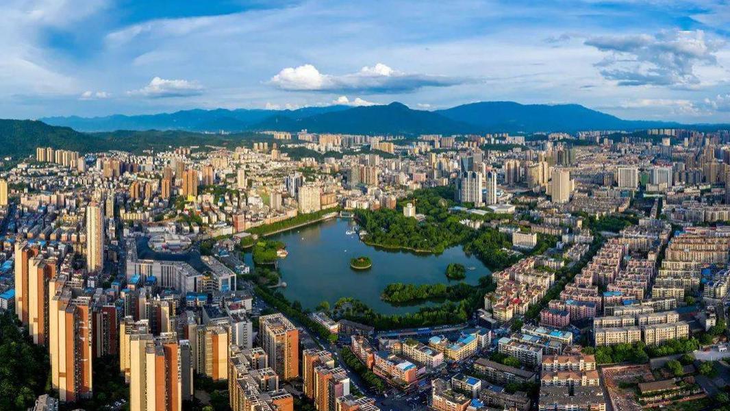 |湖南的这个城市，经济不如株洲常德，却是湖南第二大旅游城市
