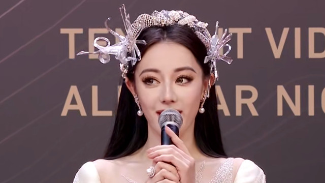 星光大赏红毯生图来了！热巴妆容翻车，杨紫选错礼服，唐嫣皮肤好