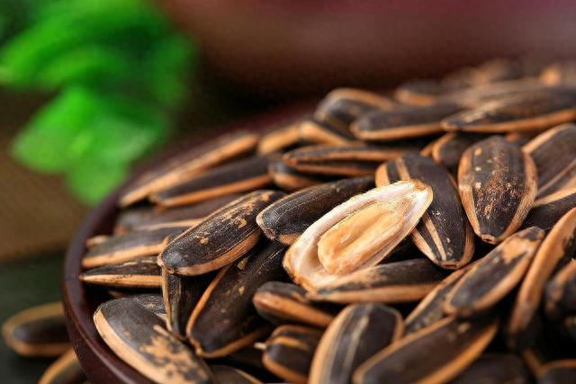 瓜子和花生，一个增肥，一个减肥，看你吃对了吗？看完后涨知识了