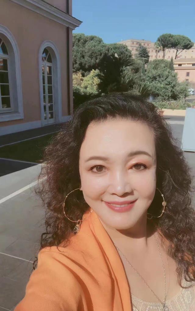 张兰|张兰疑似反击葛斯齐！3句话表明态度，网友：现在该葛斯齐担心了