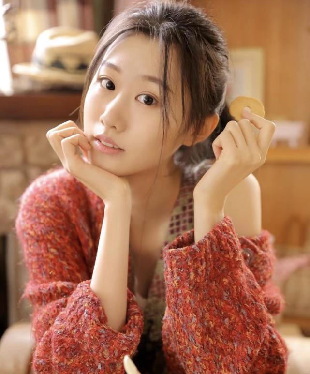 |巩汉林90后儿媳亲自下厨！为公公做美味食物，一家5口其乐融融
