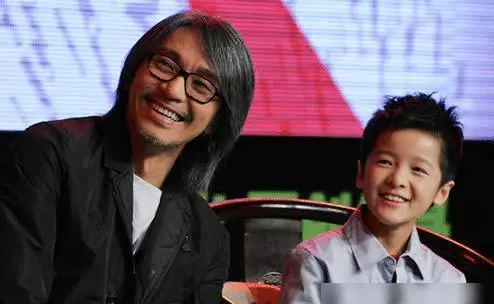 娱乐圈的4对干父女，第4位竟让干女儿怀孕，网友：骂人渣都难泄愤