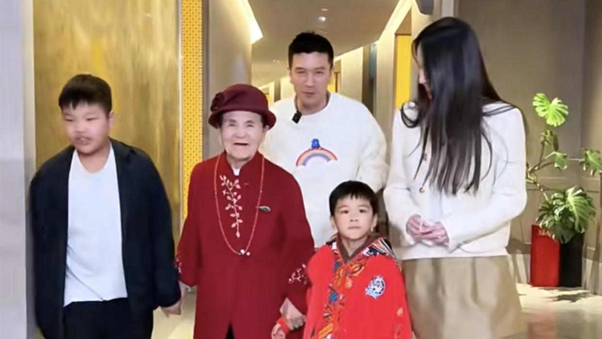 安迪|黄圣依带儿子见婆婆，杨子全程夸赞小儿子！安迪被冷落委屈掉落泪