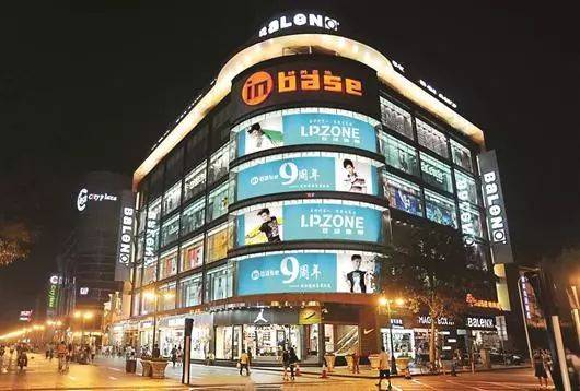 梁家辉|如果说梁家辉差点整垮了马自达,那黄渤就真的是毁掉了一个品牌