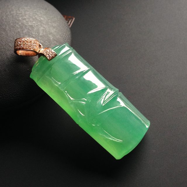 翡翠竹节:玉雕艺术中的重要元素