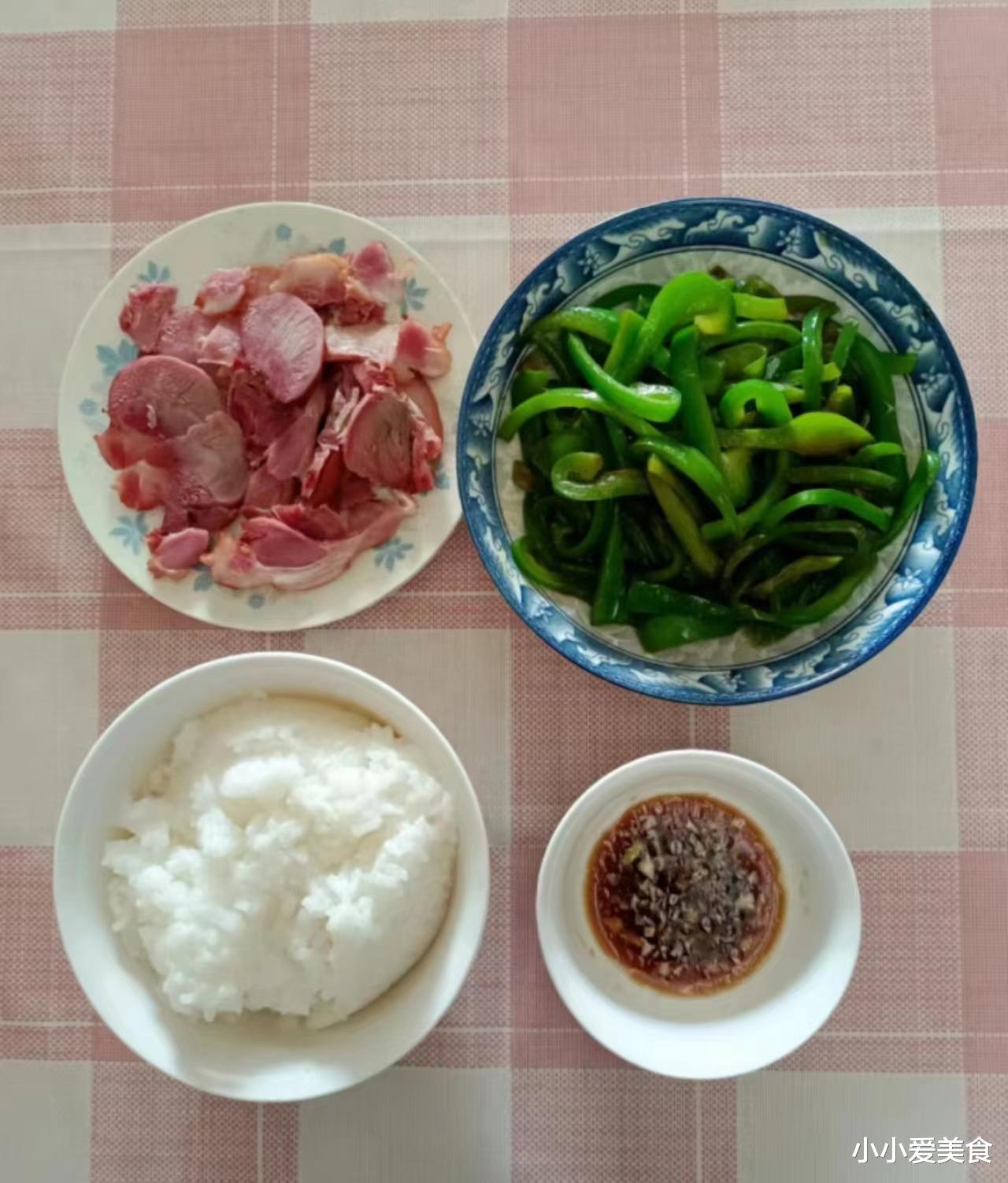 一人食|上海65岁阿姨退休回老家，晒出一人食晚餐走红，网友：活得通透