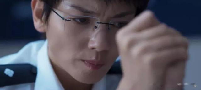 都是演精英,秦岚刘涛对比袁泉,自然脸“医美”脸,差距一目了然