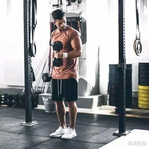 为什么军人的肌肉，看起来比普通健身爱好者的肌肉要硬？