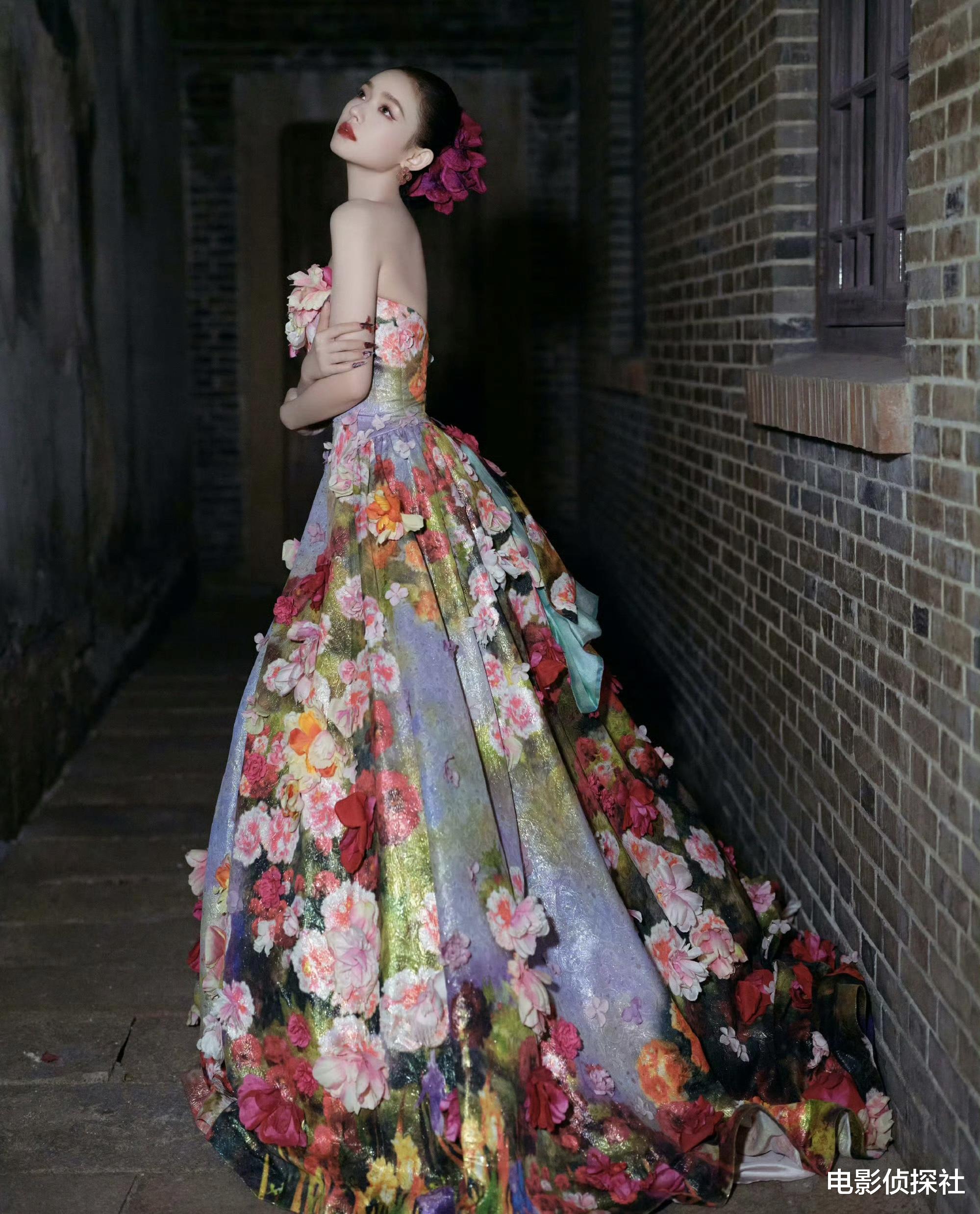 GQ盛典看点多:杨幂提大白菜包,杨天真满身娃娃,三个女明星撞款