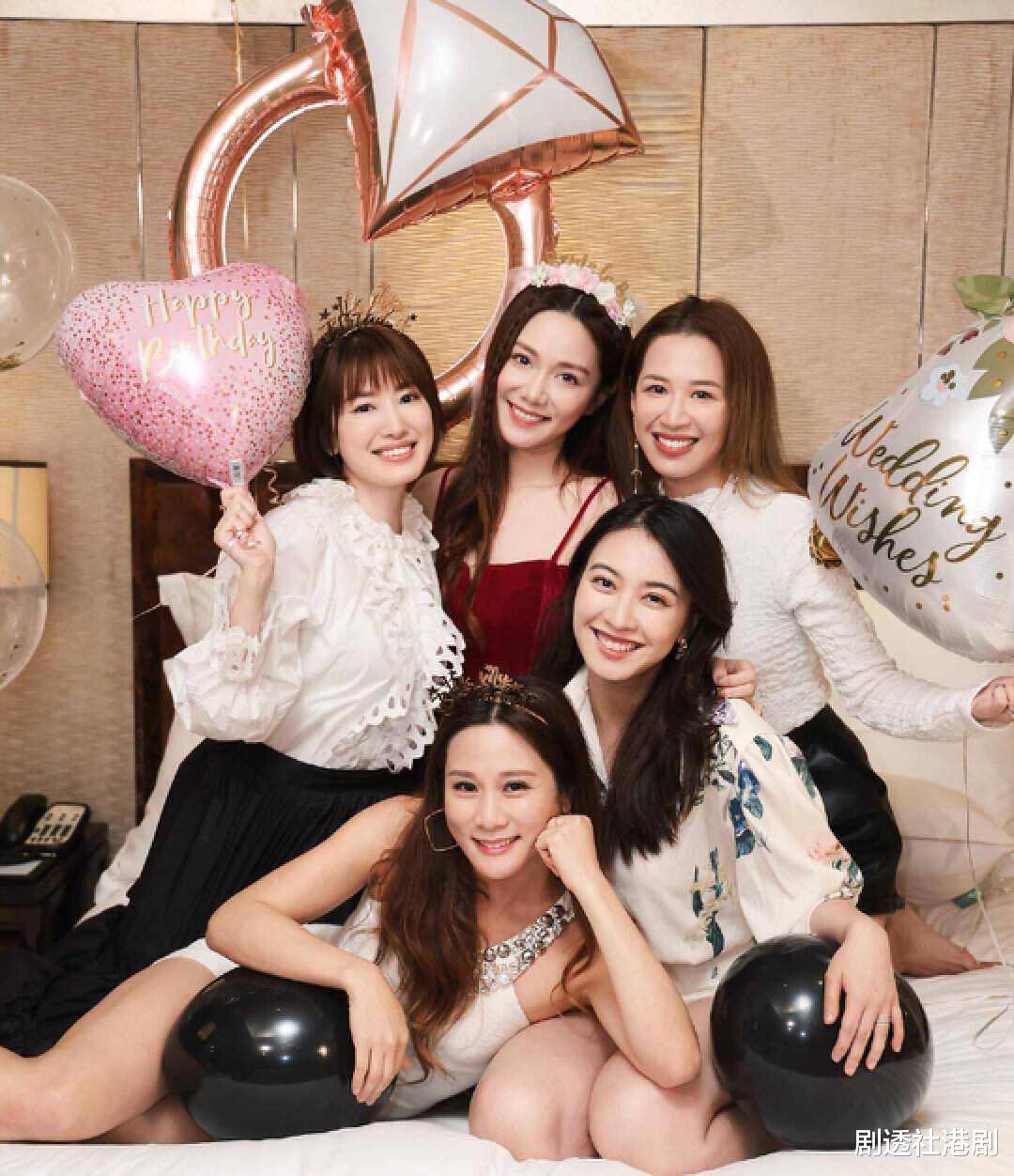 TVB女星分享婚前派对合照！大晒白皙长腿，与圈中姐妹酒店狂欢