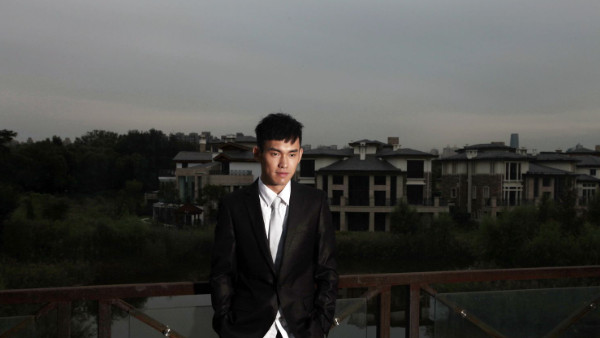 张书豪回应传闻：乌龙新闻吓到我！引得网友猜疑