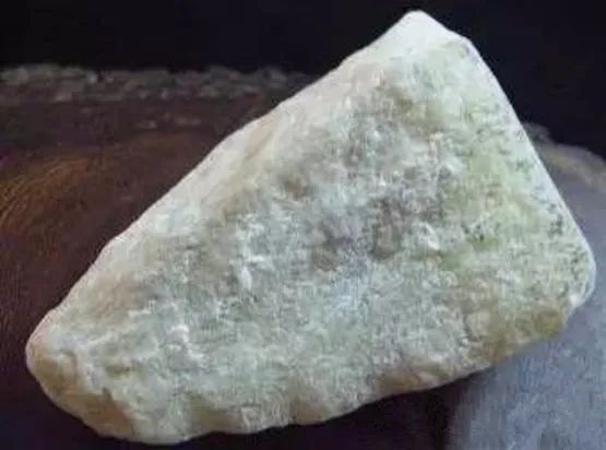 翡翠|白、粉、青、碧、红,2023哪个玉种更受追捧?