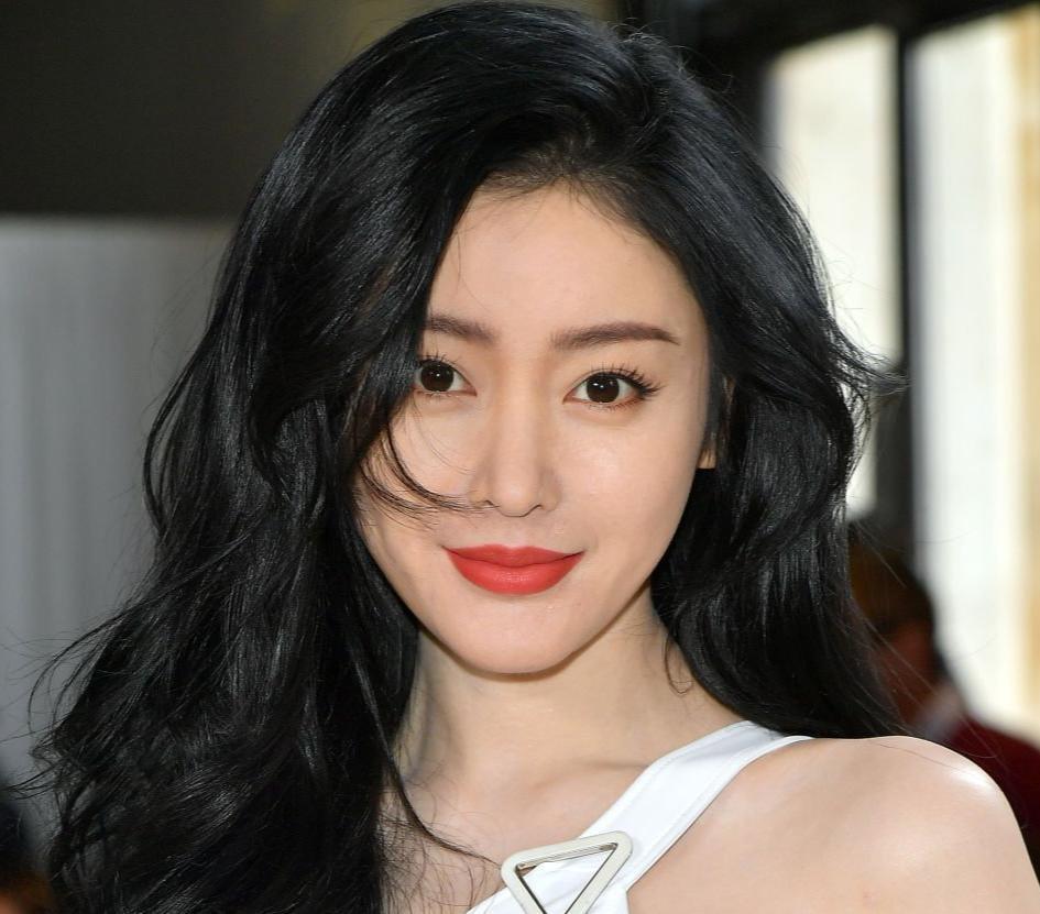 外媒镜头下的国内明星，大写的真实，刘亦菲变普通，刘诗诗扛住镜头