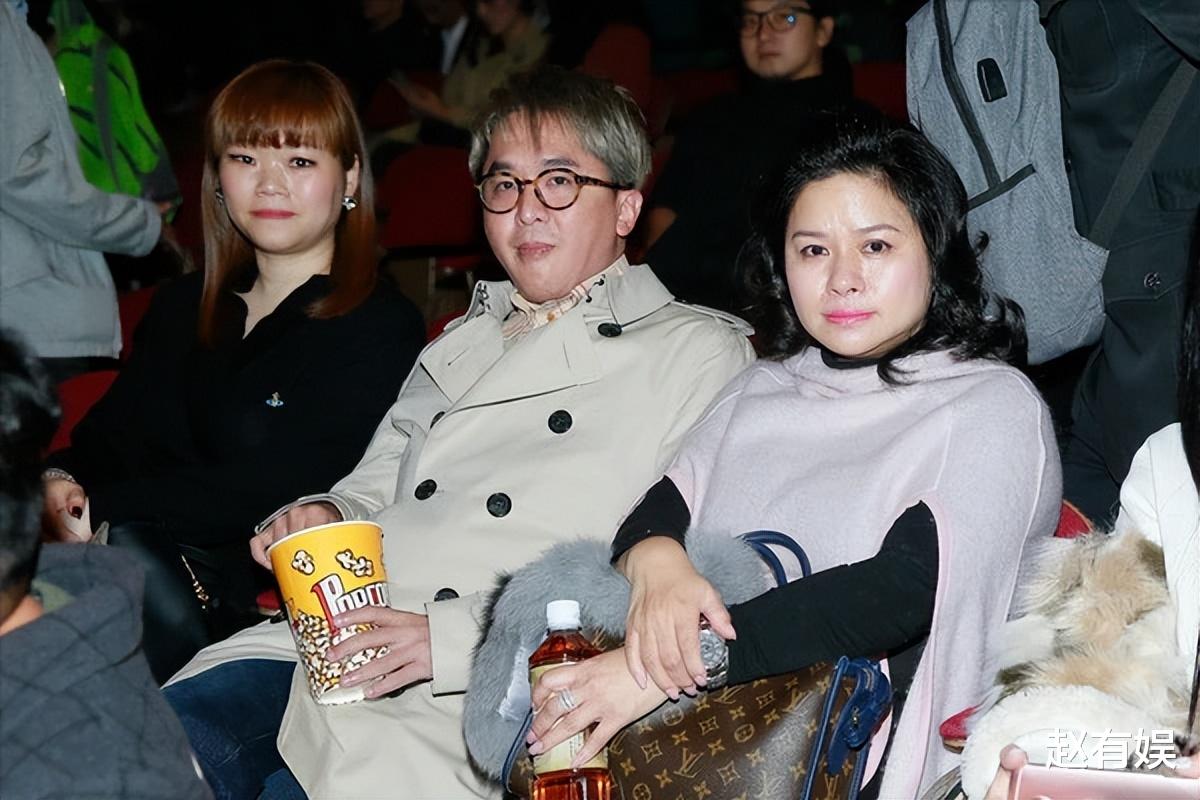 养3个女友，每人每月给50万工资，一周轮流陪2天，剩一天休息