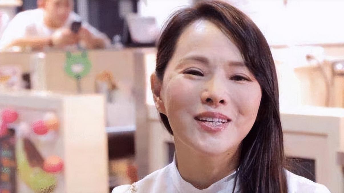 “不老女神”有多假？浑身皱纹、脸僵长斑，生图才是人间真实