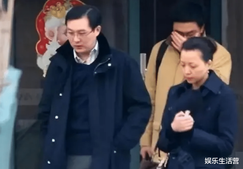 董卿作品被多平台全集下架，官微清空节目暂停，儿子已入美国国籍