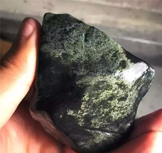 翡翠原石的“油性”到底是什么意思??