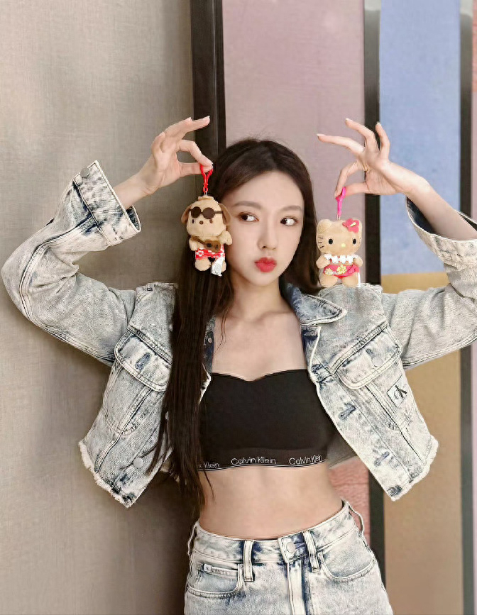 梁朝伟已返回香港,携刘嘉玲一起与好友相聚,私生子谣言不攻自破