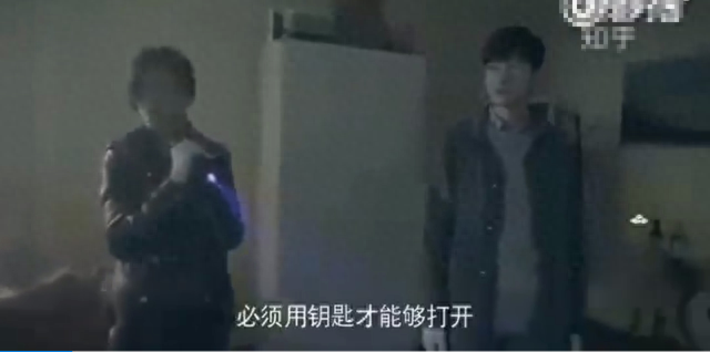 这些侮辱观众智商的镜头:伸裤裆摸手雷我忍了,子弹拐弯真忍不了