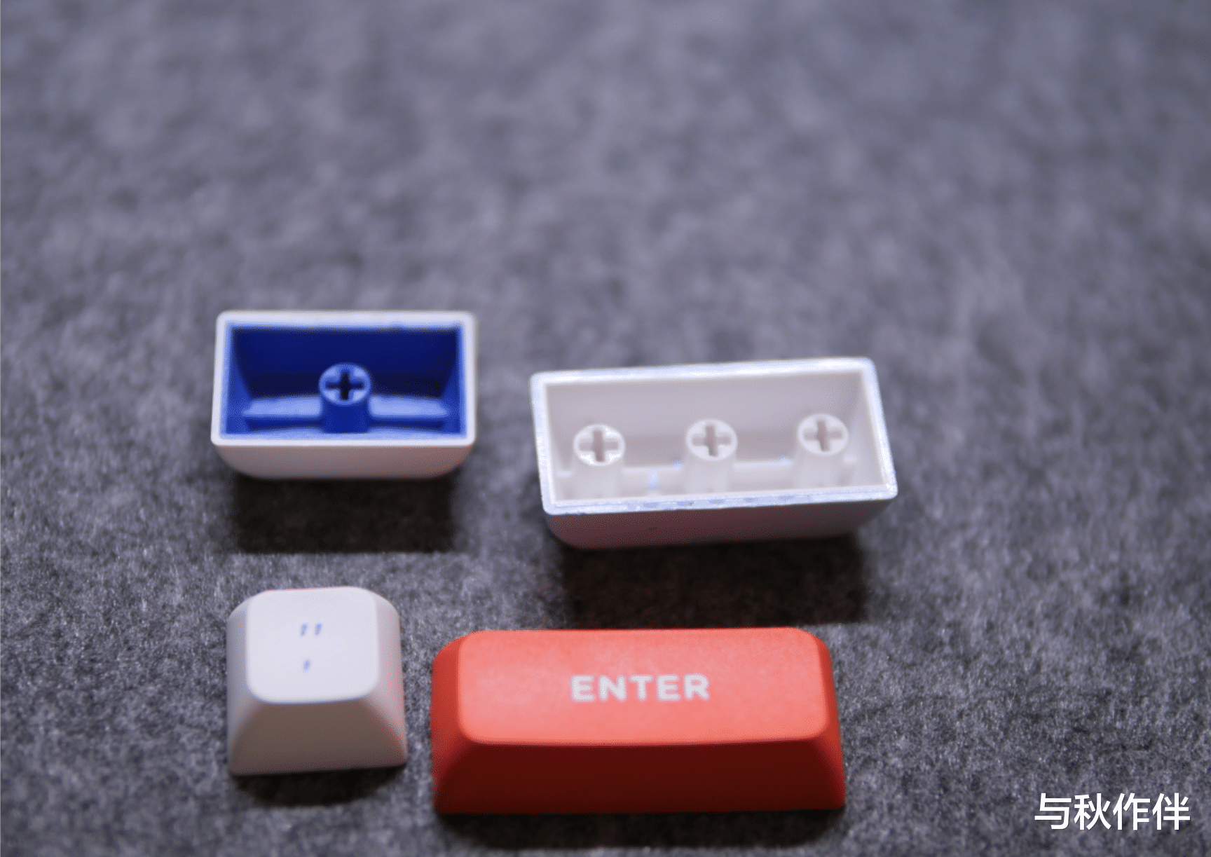 御斧L98机械键盘，首发兔轴RGB版，这是一把和性价比无关的好键盘