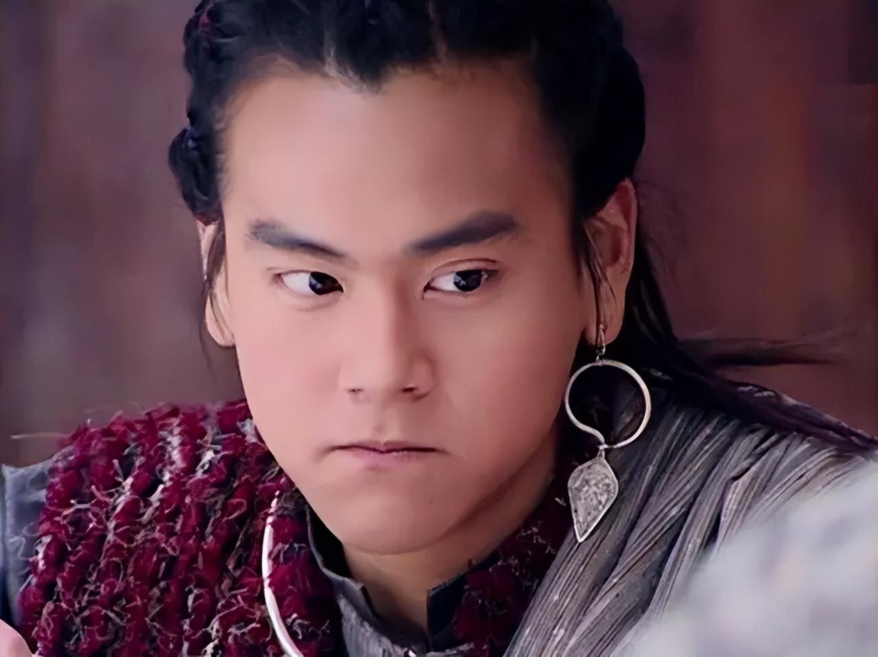 洪金宝一生就收了两个门徒,一个已经是一线巨星,另一个躺着赚钱