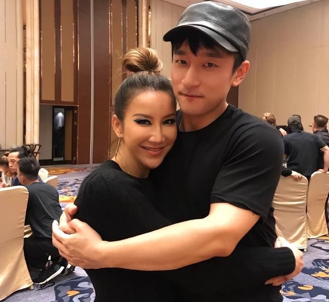 李玟扶灵名单曝光!8人全部大有来头,其中一人曾被李玟说像妈妈