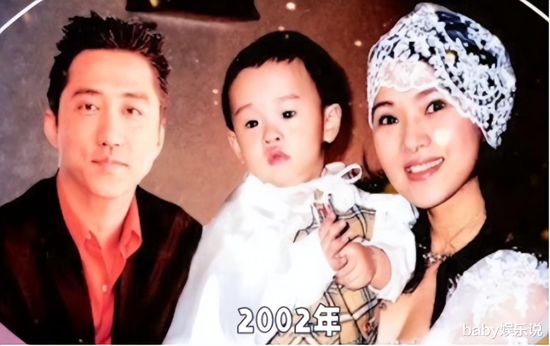 庾澄庆|同是庾澄庆的基因,伊能静的儿子和张嘉欣的儿子一对比,差距就出来了