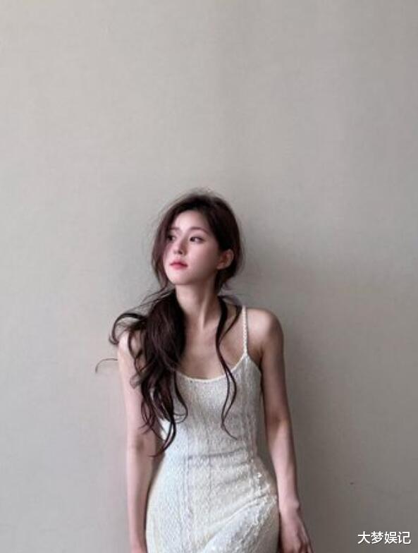 赵露思剪短“黑发新造型曝光”！狂吸60万人围观，网友：近年最短