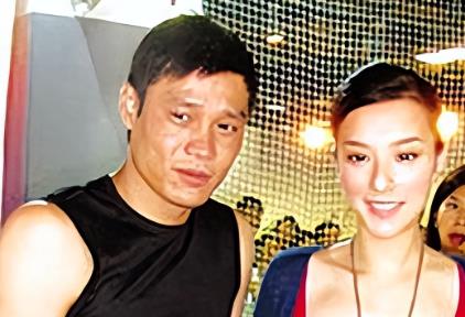 范志毅三任老婆个个貌美如花，一个空姐，一个模特，老三竟是名演员