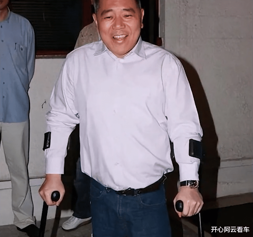 “鲜花插在牛粪”上的10位顶级女星，个个貌美如花，这是真爱吗？