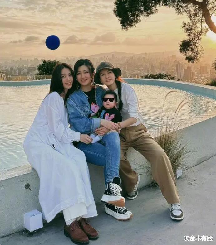 42岁任家萱发文庆生,感恩一个多月前儿子降生,比喻自己是女超人