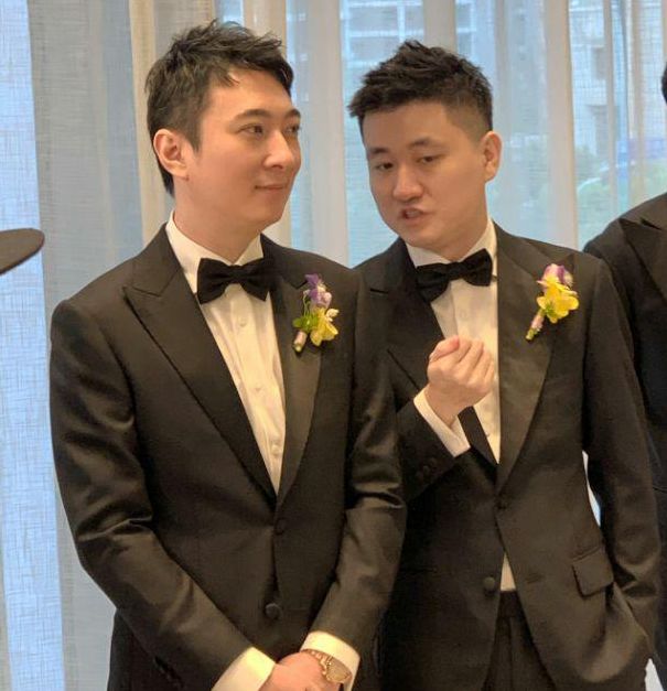王思聪签约37亿文旅项目，不穿西服亮相惹争议，被调侃不想接班
