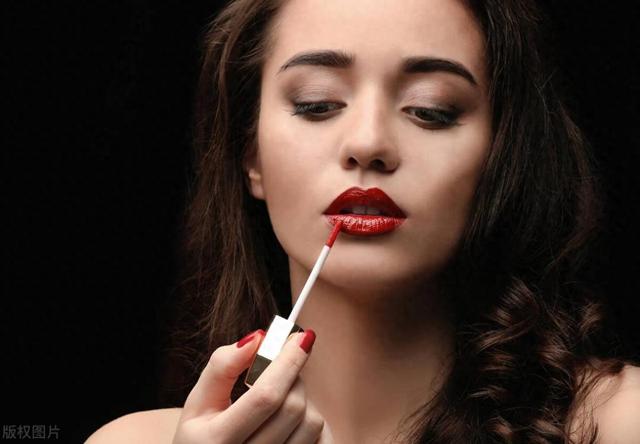 建议黄皮的女生，多涂这5支口红，显白又气质，对妆容也没要求