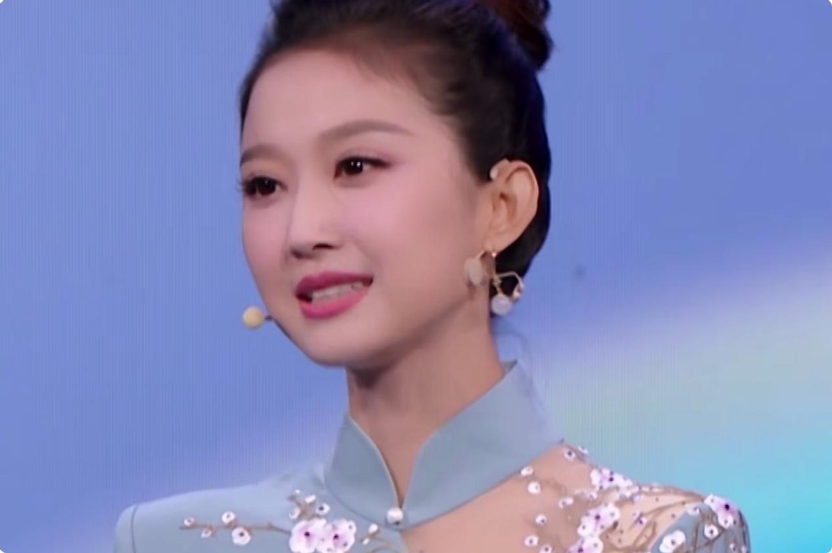 《主持人大赛》黑马选手：颜值不输李思思马凡舒，美得跟仙女一样